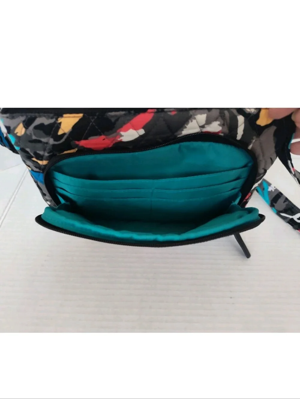 Vera Bradley Crossbody Bag Splash Floral Pattern Zipper Closure & Zip Pocket